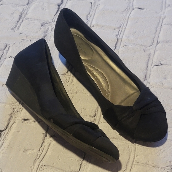 Bandolino B-Flexible Black Small Wedge Sz 9 EUC - Picture 1 of 9